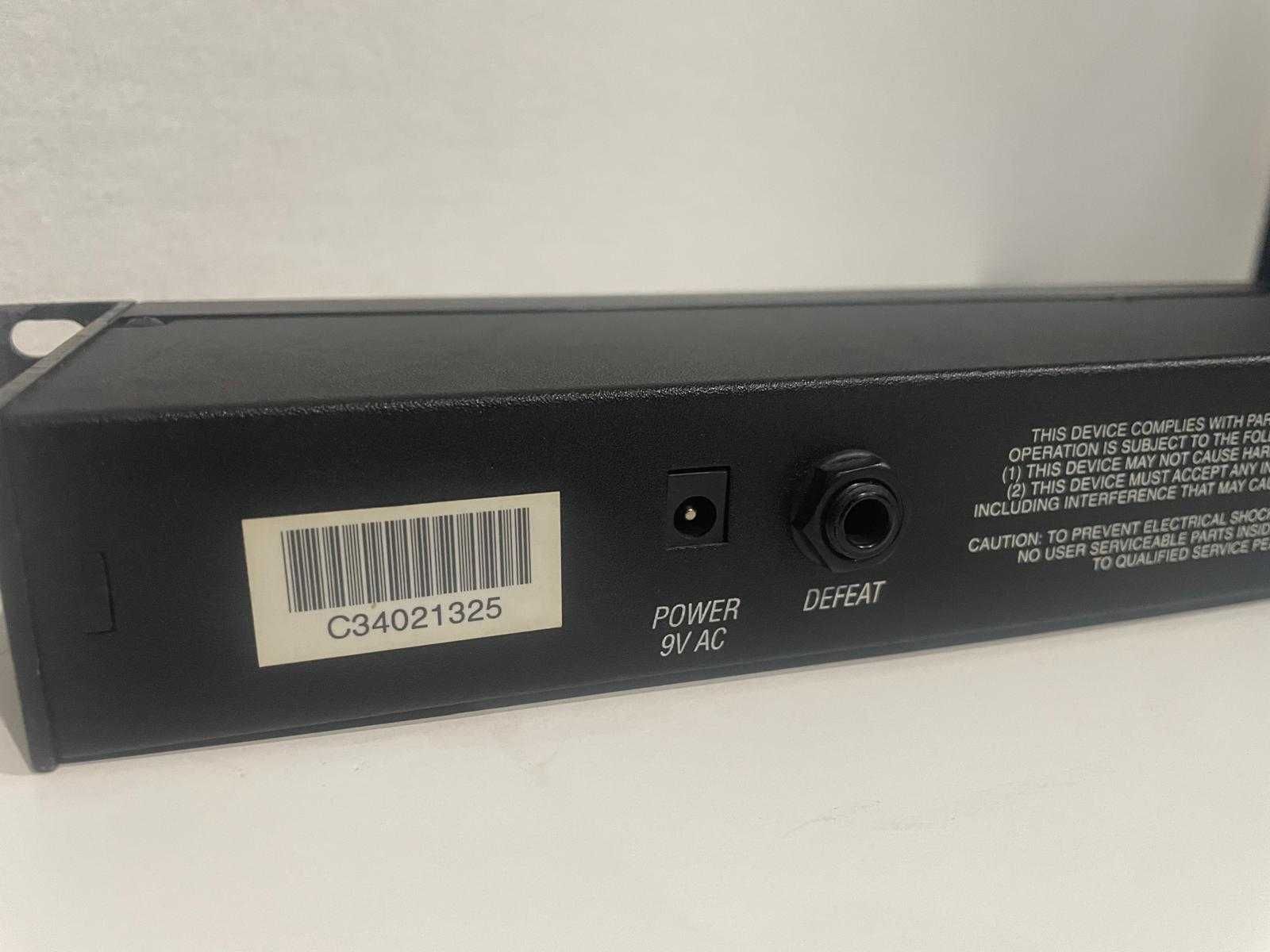 Processador de efeitos Alesis MIDIVERB III, pouco uso.