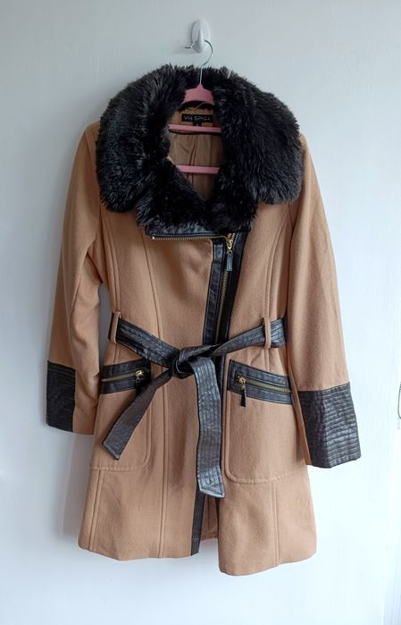 Ekskluzywny płaszcz beżowy VIA Spiga M – elegancja z futerkiem i skórz