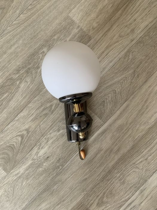 Класний світильник на стіну