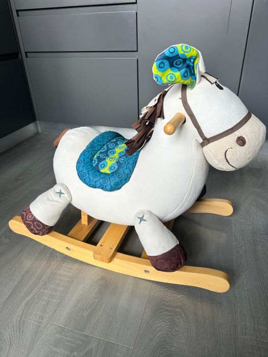 Конячка-качалка для дитині