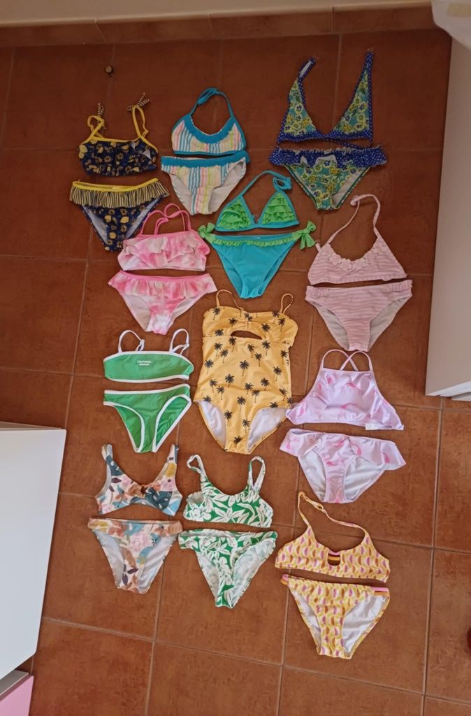 11 biquinis e um fato de banho