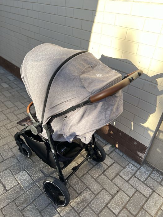 Прогулочная детская коляска