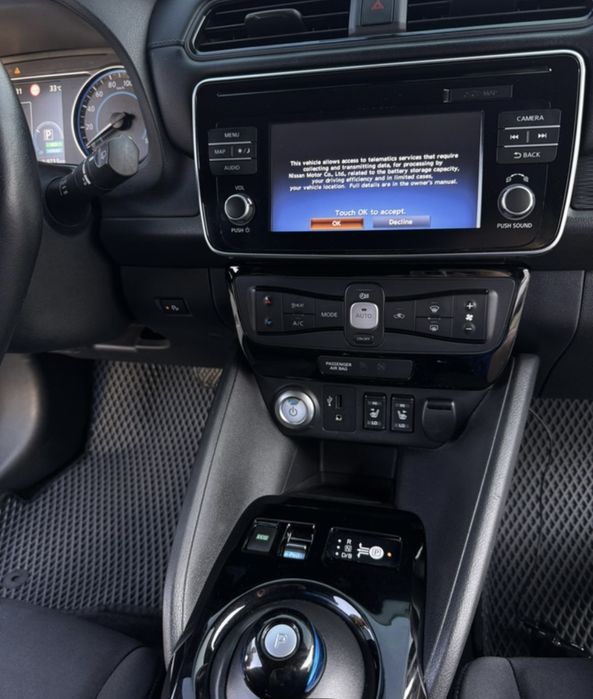 Nissan leaf ze1 40