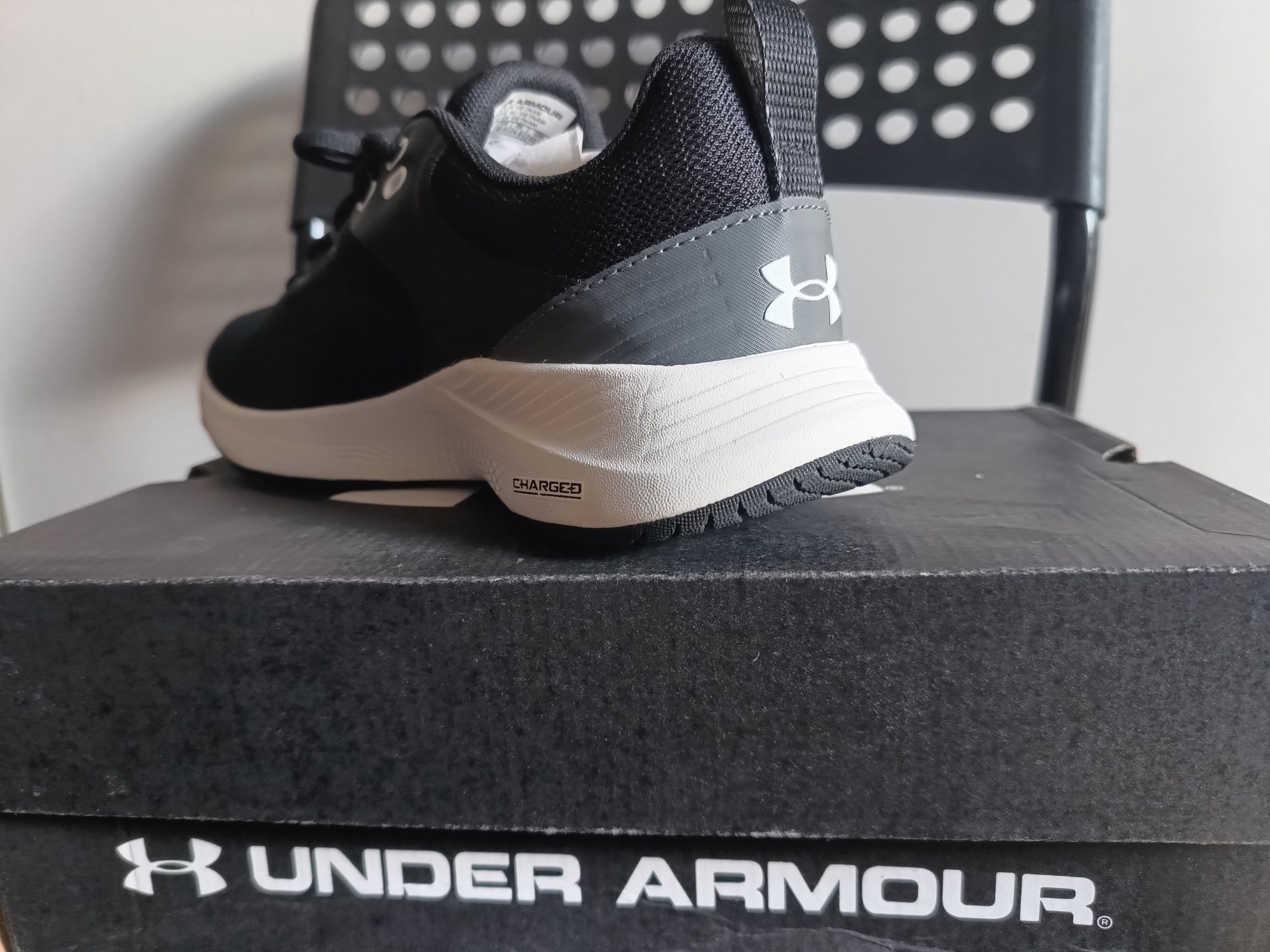 Under Armour buty czarne r 38,5 NOWE