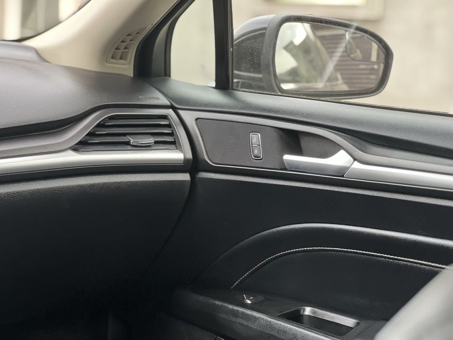 Ford Fusion Hybrid 2018 року, Titanium