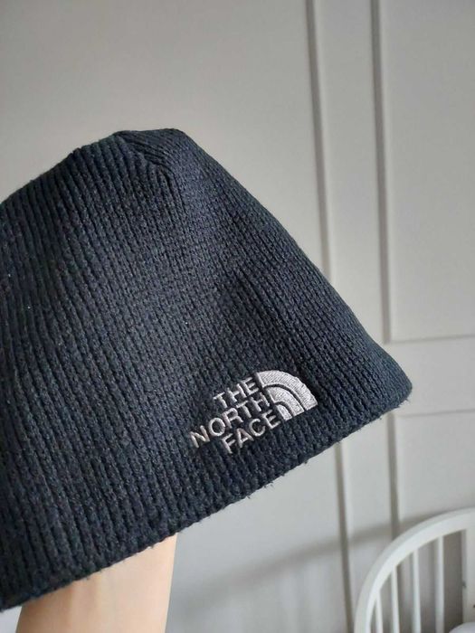 шапка на флісі The North Face чорна шапка на флисе черная