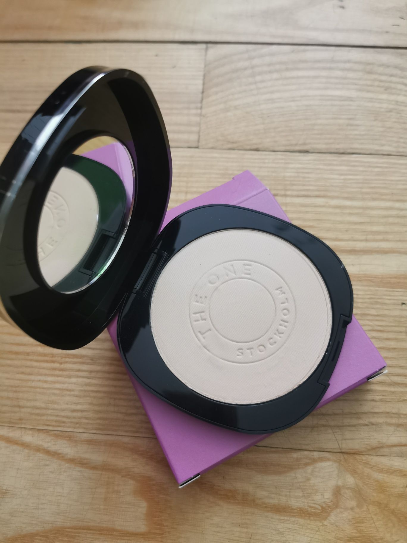 Puder do twarzy The One od Oriflame. Light Plus