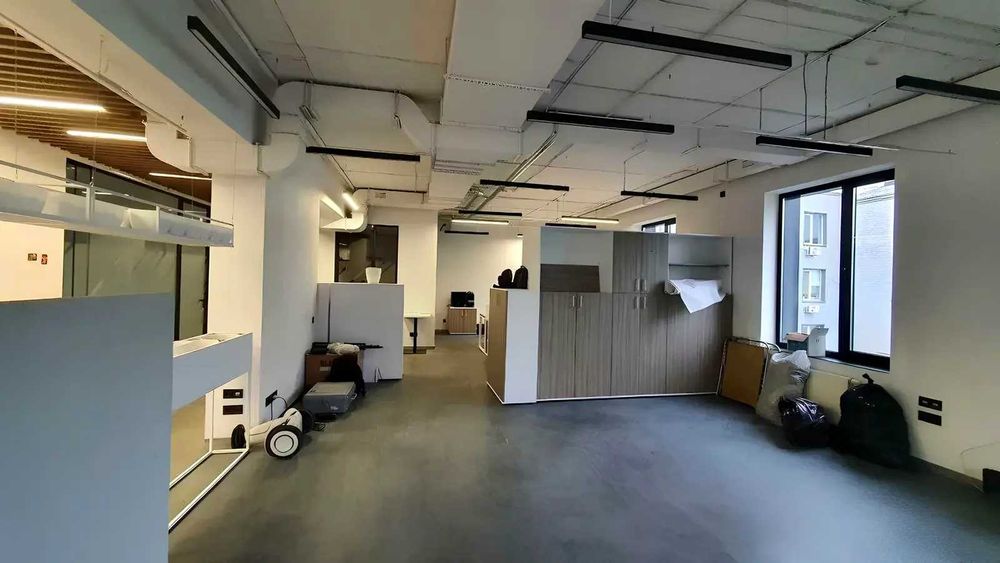 Без кмісії, Продаж офісної будівлі біля метро Політехнічний Інститут.