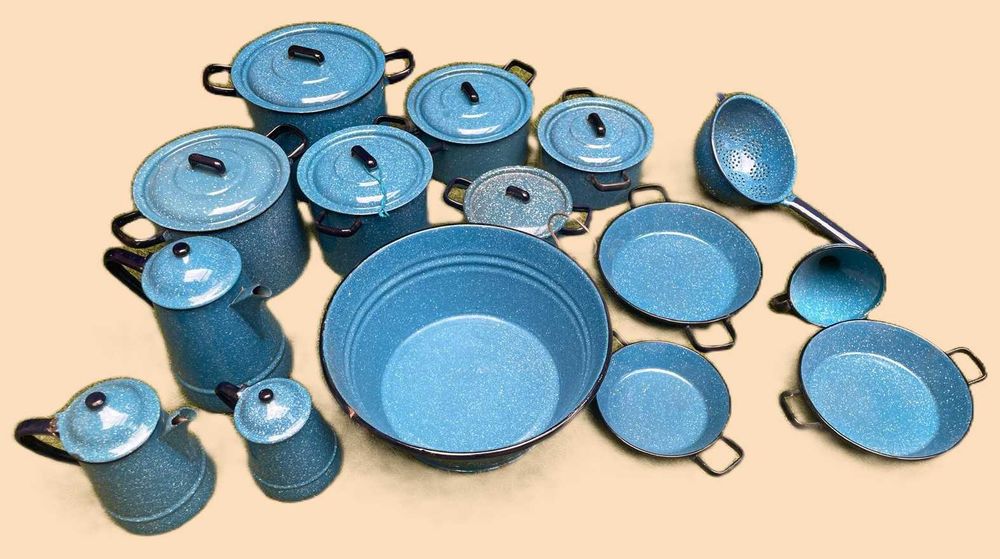 Conjunto de utensilios cozinha antigo em esmalte azul