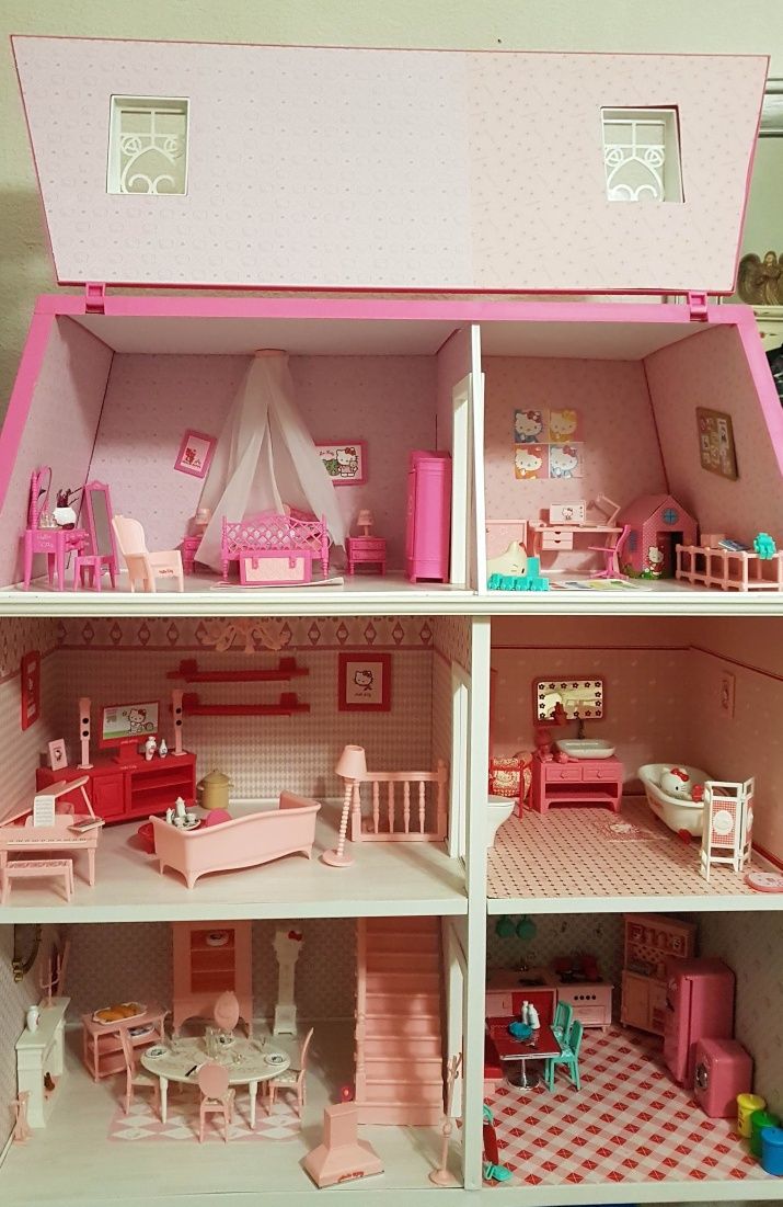 Casa de brincar Hello Kitty com móveis à escala