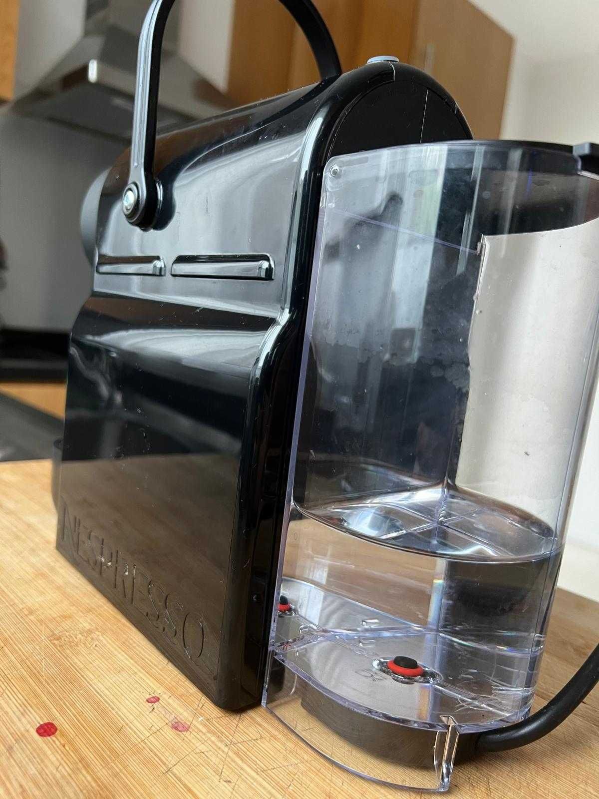 Máquina de Café DELONGHI Nespresso Inissia Preto