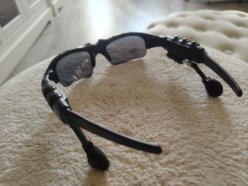 Sportowe okulary ze słuchawkami