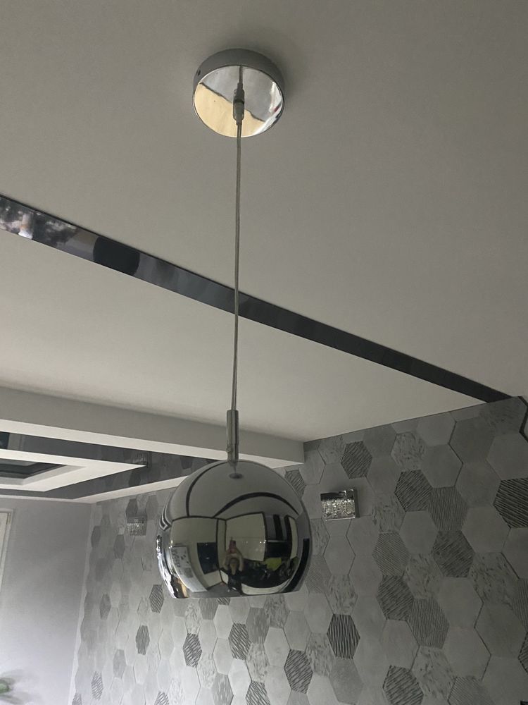 Lampa kula srebrna