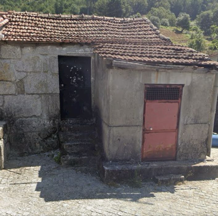 Moradia para restauro total