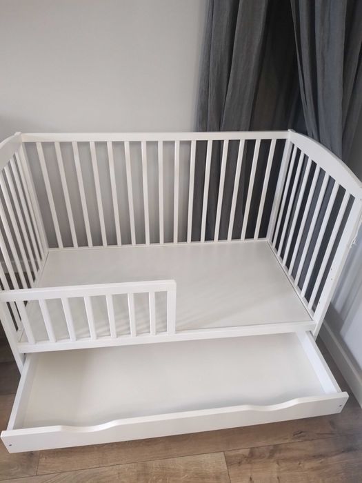 Łóżeczko dziecięce 120x60 z materacem, ochraniaczem na materac.
