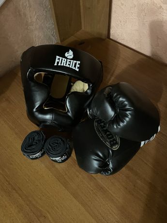 Шлем перчатки бинти для бокса
