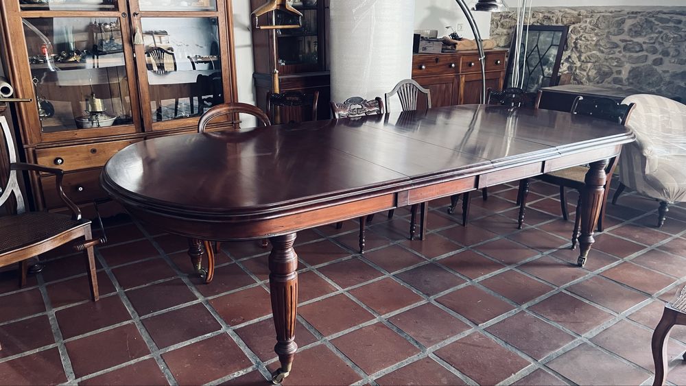 Mesa inglesa en madeira macica