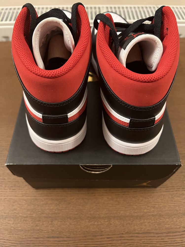 Nike Air Jordan 1 mid gym red nowe