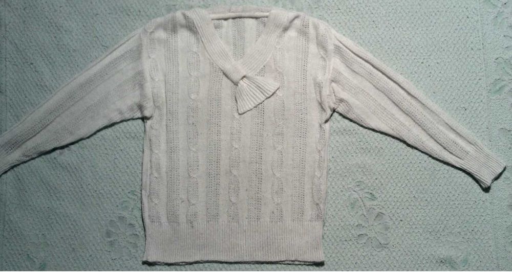 Белая шерстяная кофта размер 50. Сделано в Югославии.