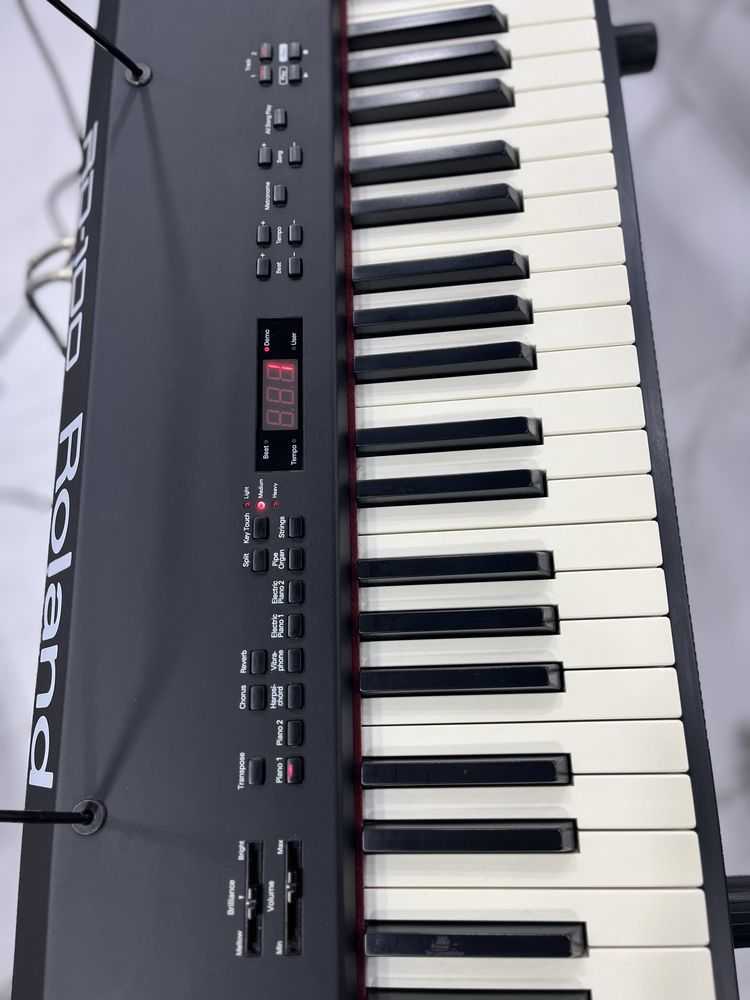 Проф. Цифровое сценическое пианино Roland RD100 / піано