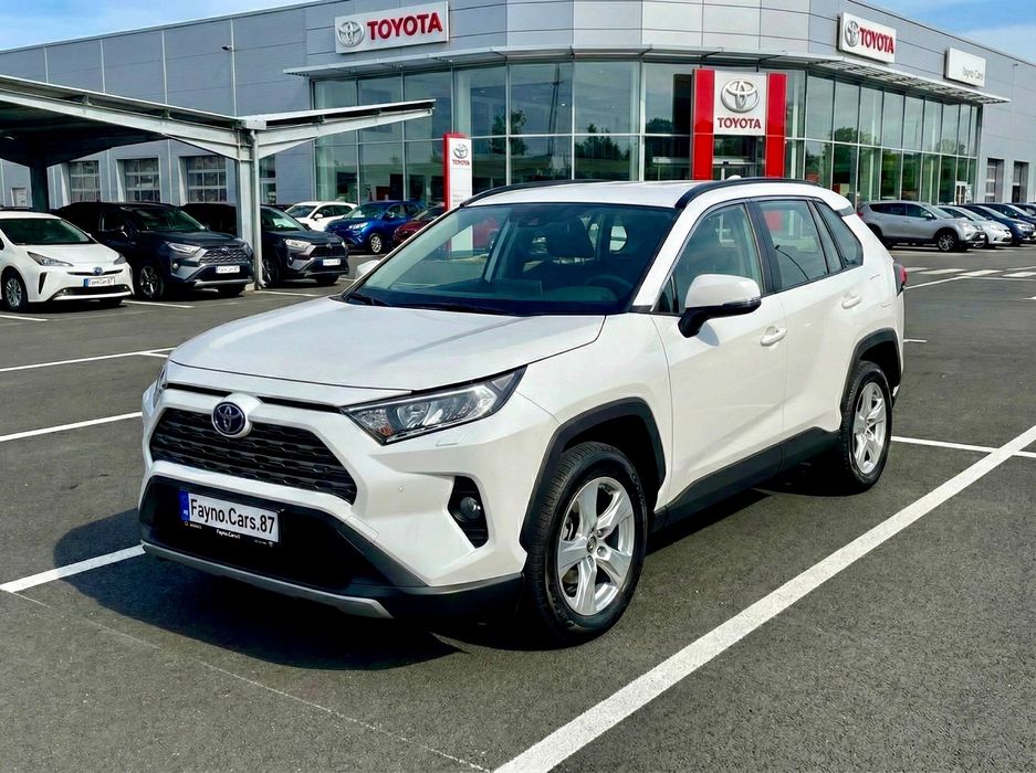 Toyota RAV4 2019 Офицеал. 2.0 Полный привод