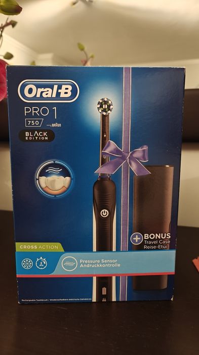 Escova de dentes elétrica Oral-B Pro 1  nova