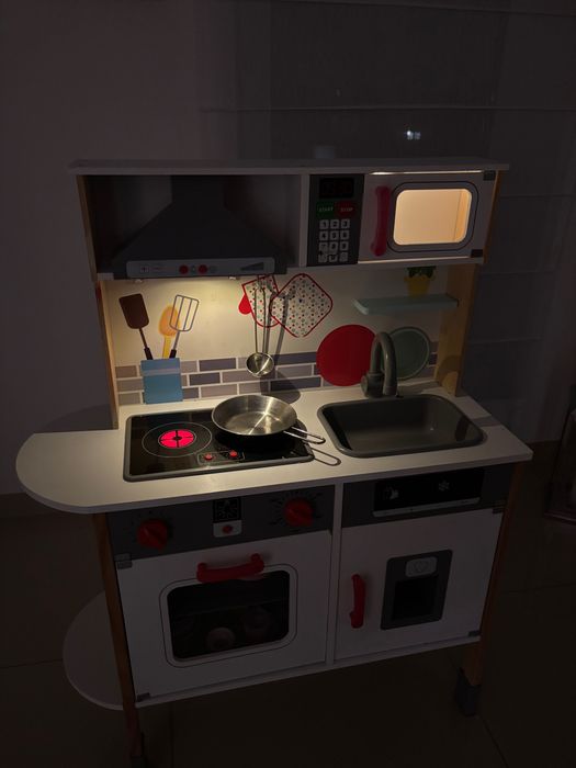 Drewniana kuchnia dla dzieci