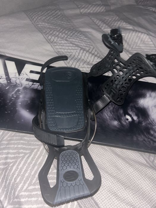 Deska snowboardowa Raven Lupus CamRocker + Wiązania Flow Fenix (black)