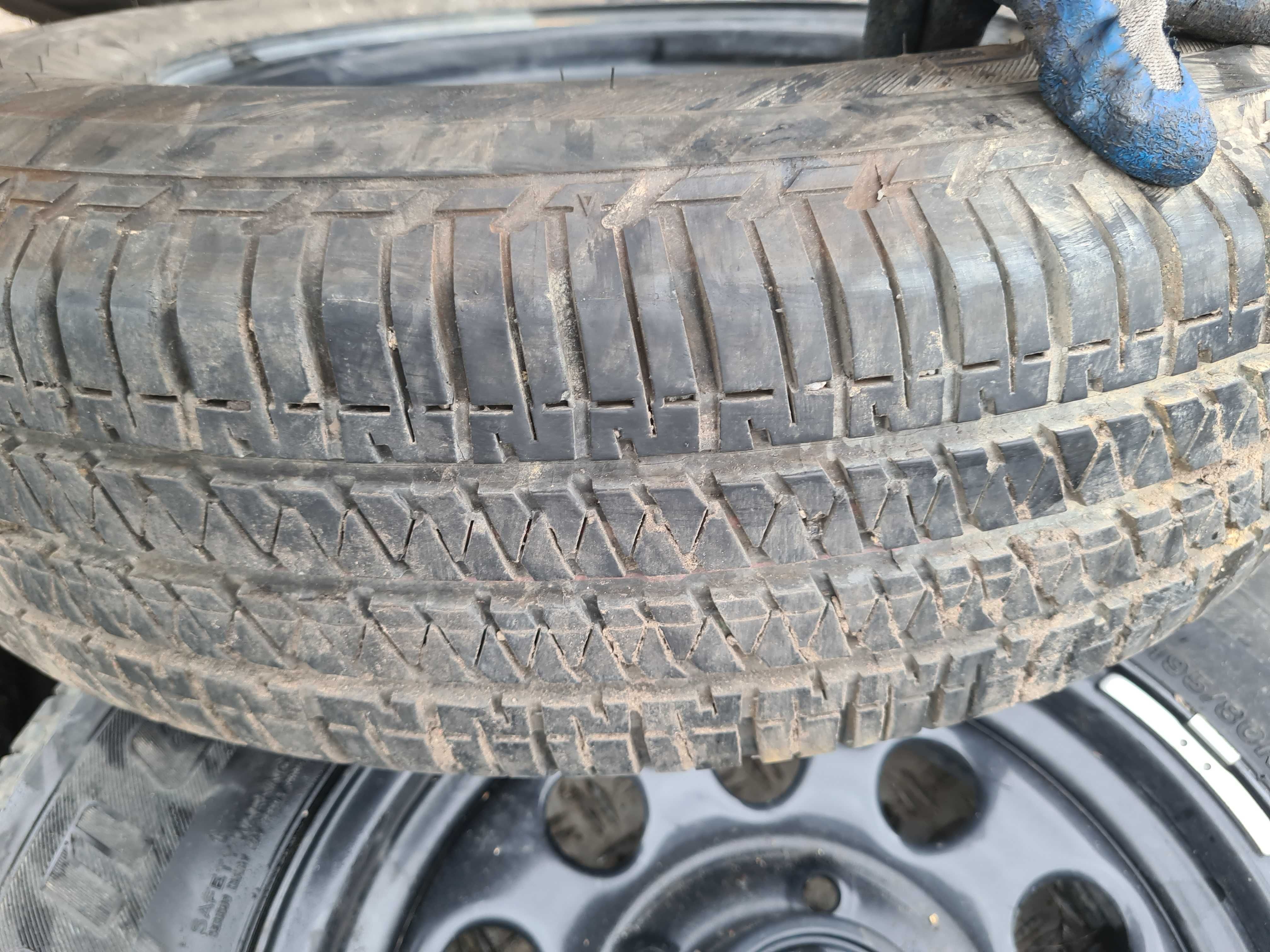 Suzuki Jimny IV 22 felga stalowa oryginał opona 195/80 R15 Bridgestone