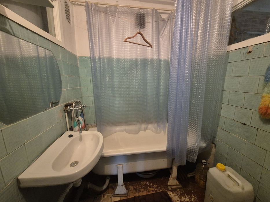 Продам 2-х кімнатну квартиру р-н ж/д вокзалу