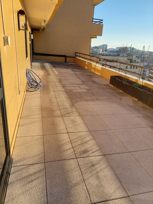 Alugo quarto no porto, perto da rotunda da boavista