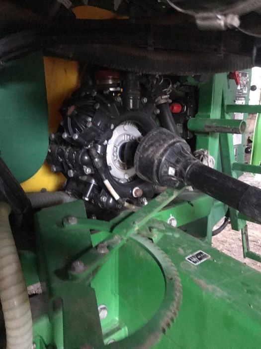 Причіпний оприскувач John Deere M732i