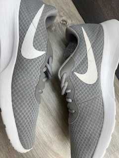 Sapatiçhas nike cinzentas