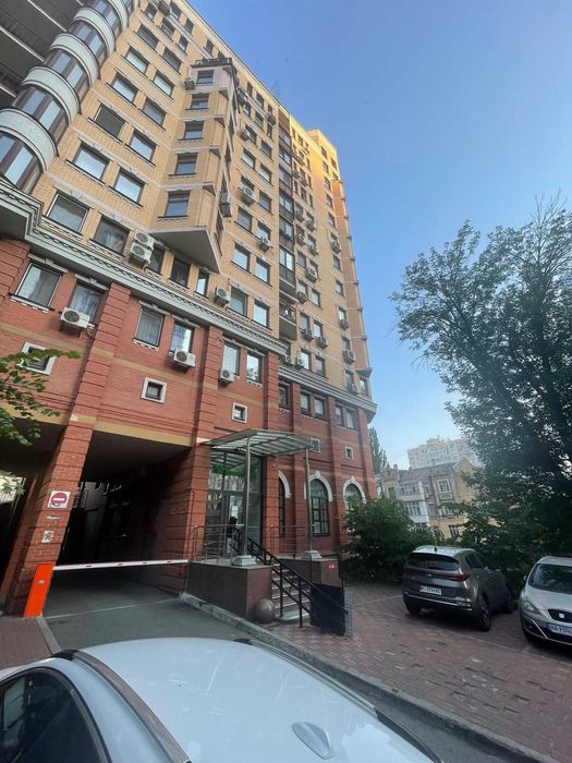 Рідкісна 4к на Паньківській 27/78 (3 спальні і кухня-вітальня)