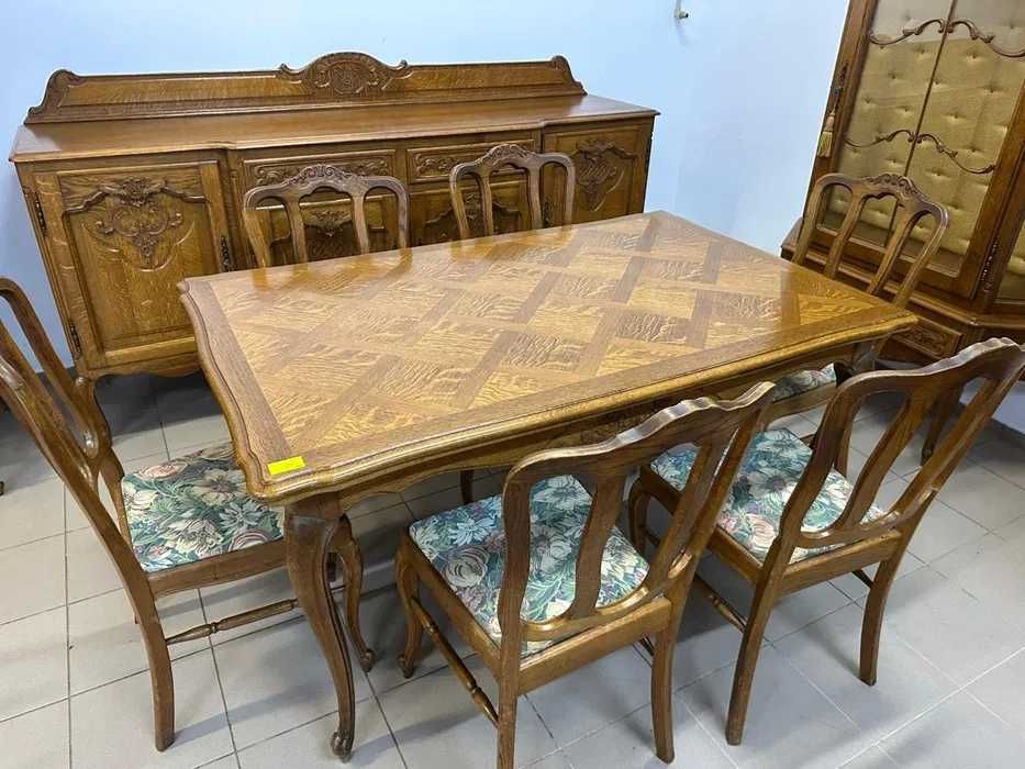 Komplet mebli - styl ludwikowski. Komoda, witryna, stół i krzesła