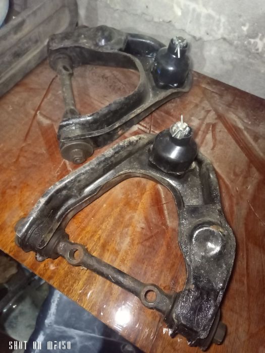 Важіль підвіски. Шарова. Ніссан Терано. Nissan Terrano II.