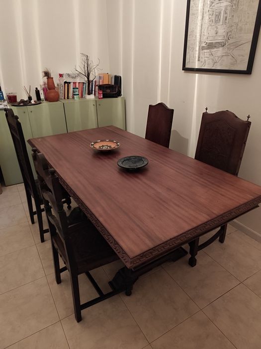 Mesa madeia de sala jantar e 4 cadeiras