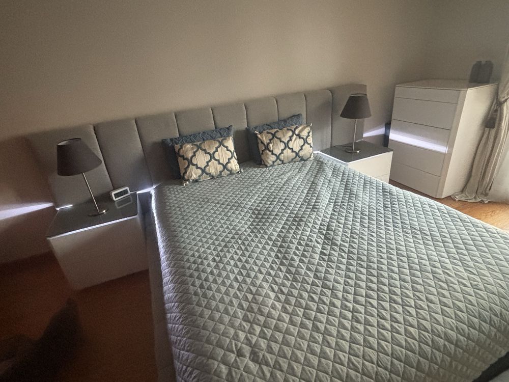Cama Antarte e mesas cabeceira
