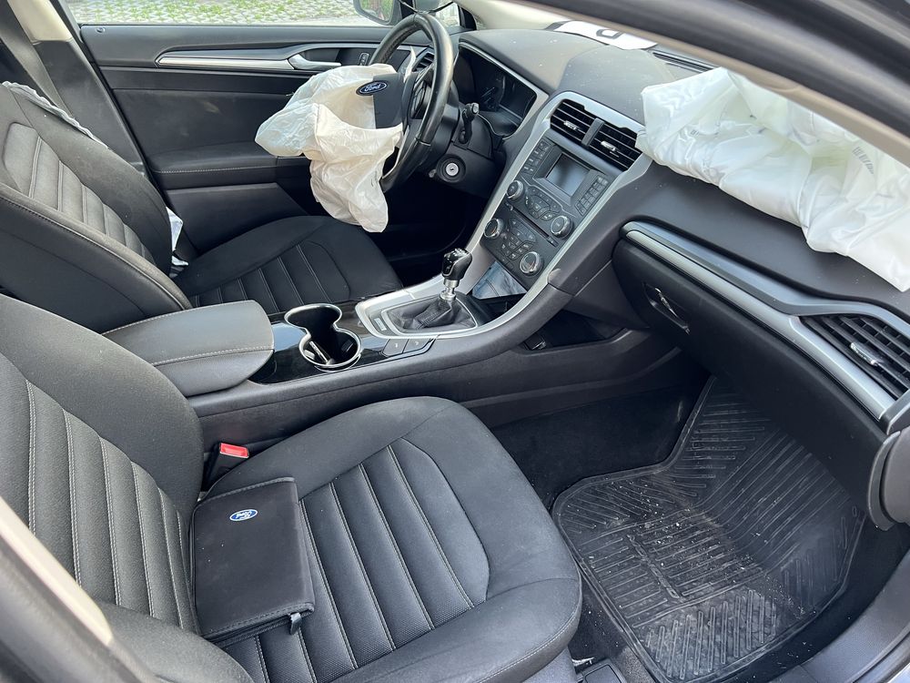 ford mondeo mk5  , benzynka , lekko uszkodzony , salon polska