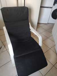 Wygodny bujany fotel z podnóżkiem