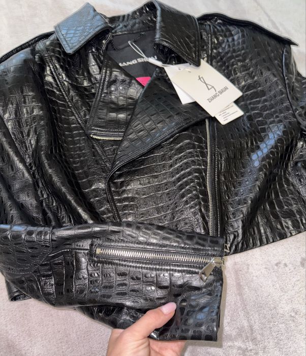 Натуральная косуха кожаная куртка укороченая змеиная кожа черная питон