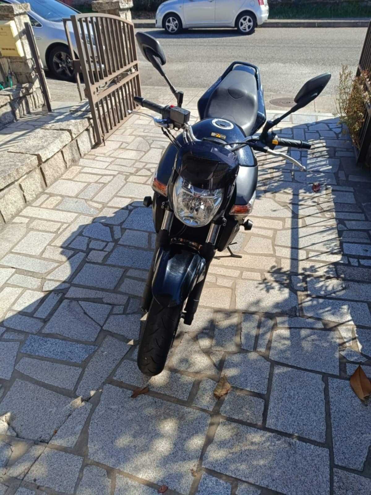 Suzuki GSR 600  em estado soberbo