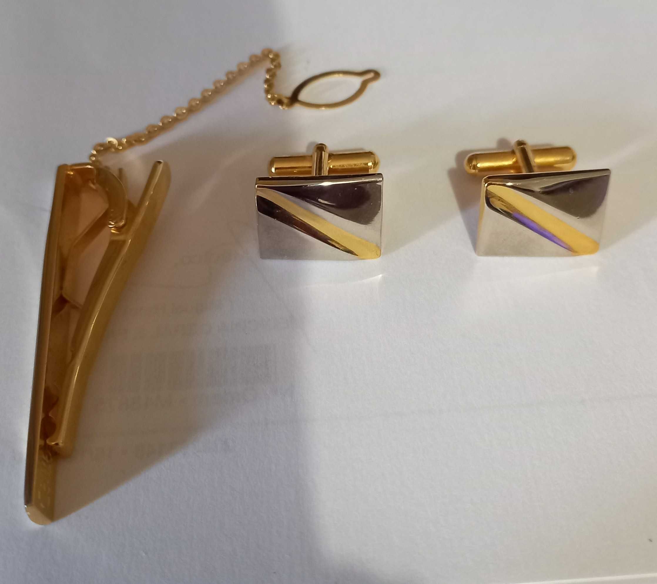 Alfinete e Botões de Punho Gold