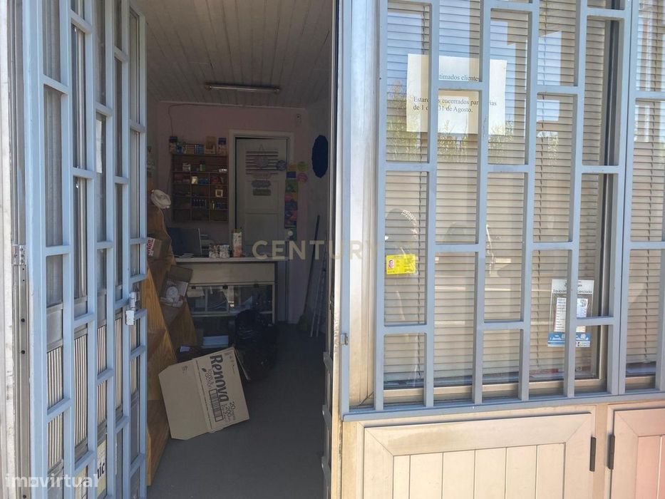 Loja para arrendar na Estrada de Benfica