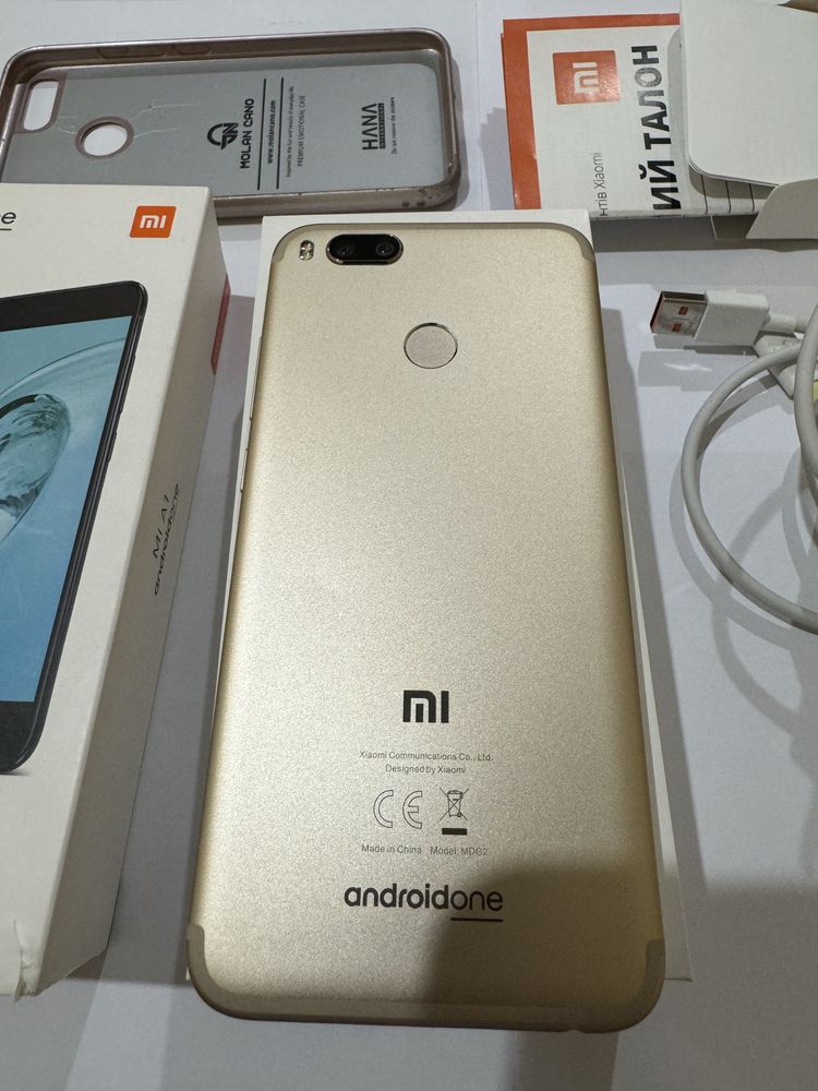 Xiaomi Mi A1 золотистому корпусі в дуже гарному стані