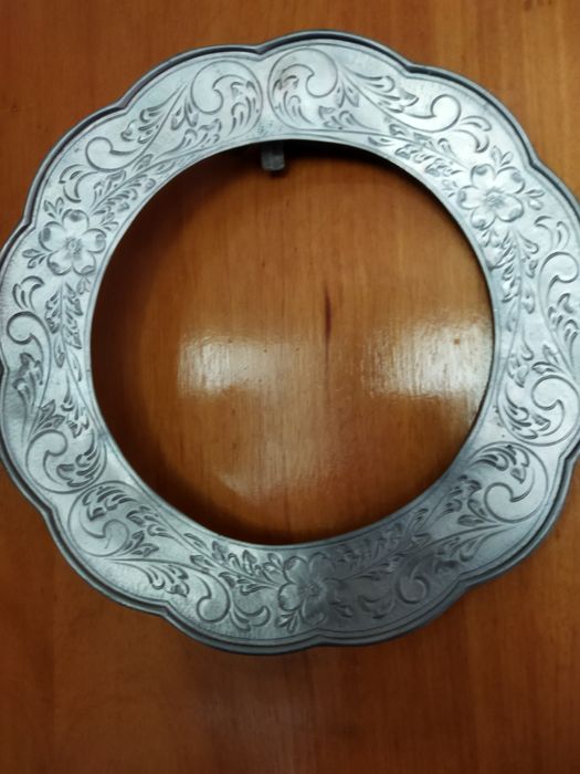 Moldura em estanho em ótimo estado