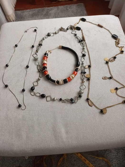 Vários colares + pulseira couro e prata