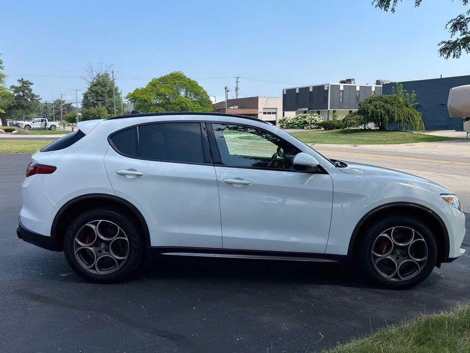 Alfa Romeo Stelvio      2022