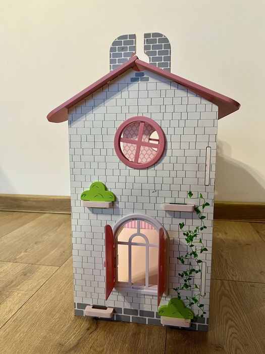 Domek dla lalek z akcesoriami