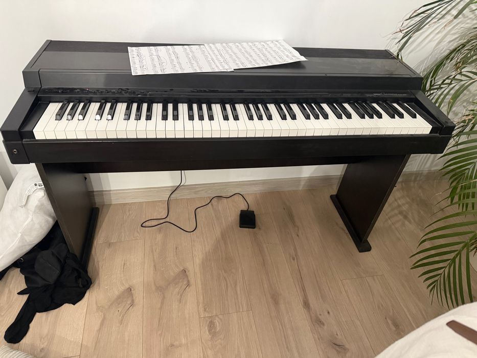 Pianino Yamaha Clavinova CLP 100